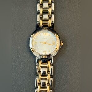 Two-tone Guess woman’s watch G70421L